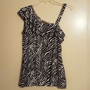 Cute one shoulder black and white top